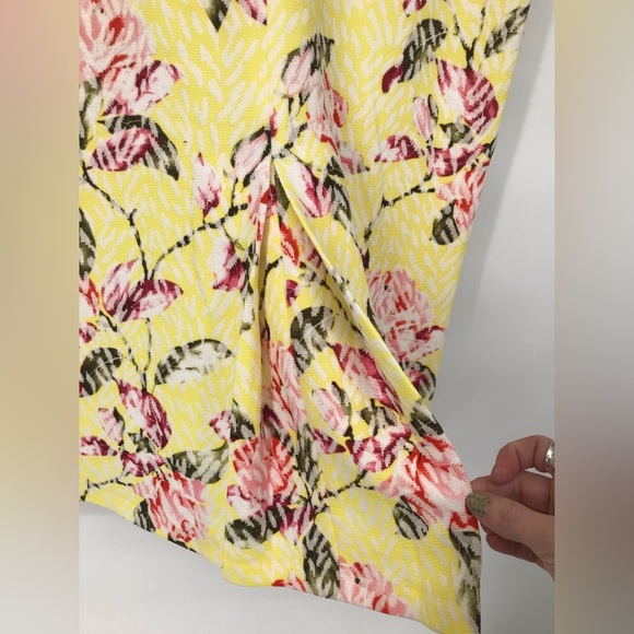 Colorful Floral Textured Pencil Skirt - Picture 3 of 11